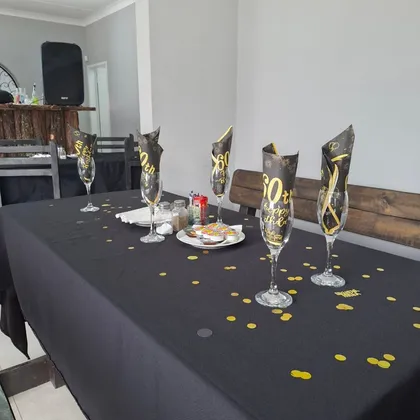 A function table set with champagne flutes and gold confetti